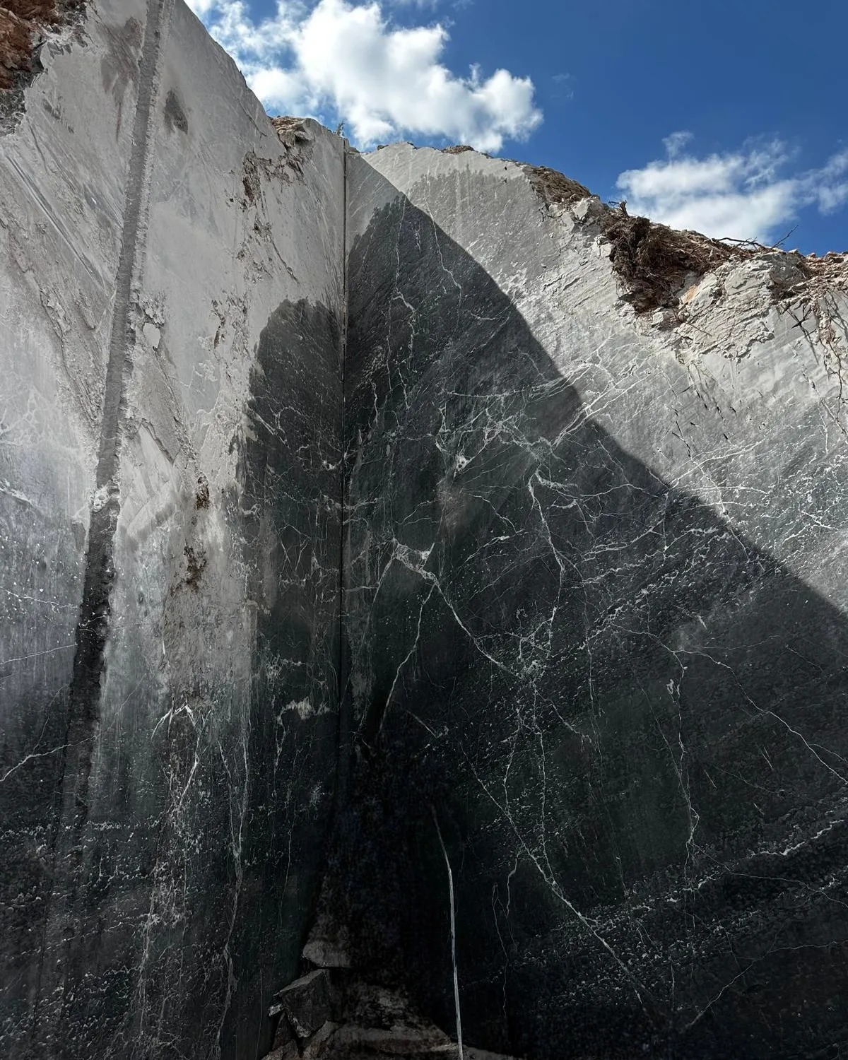 Beysehir Siyah Baygara Marble Quarry