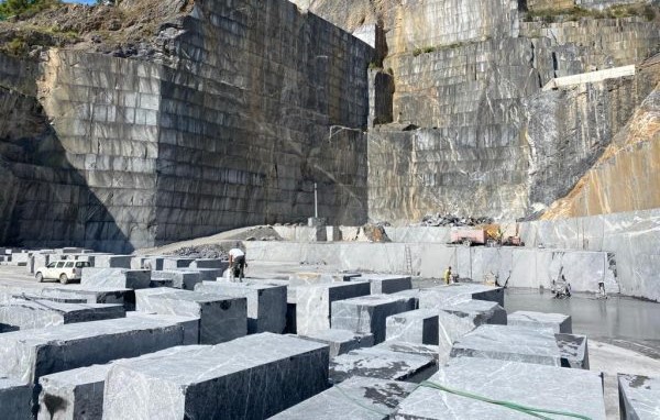 Bursa Black Marble quarry